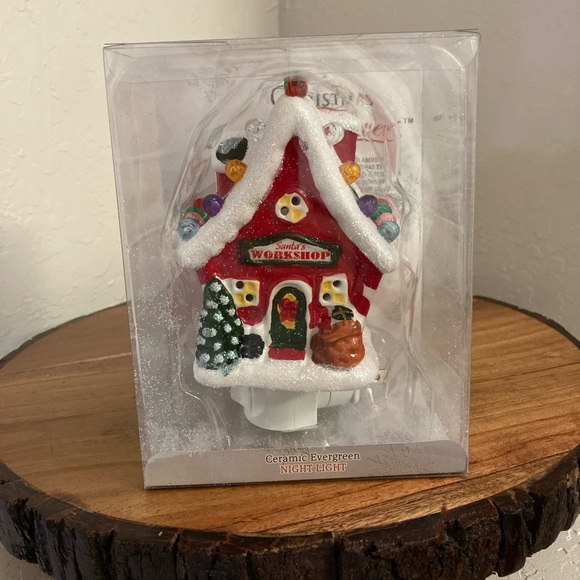 NWT 🎅 NIB Christmas is Forever Ceramic Night Light Santa’s Workshop 🎅 - Picture 1 of 10
